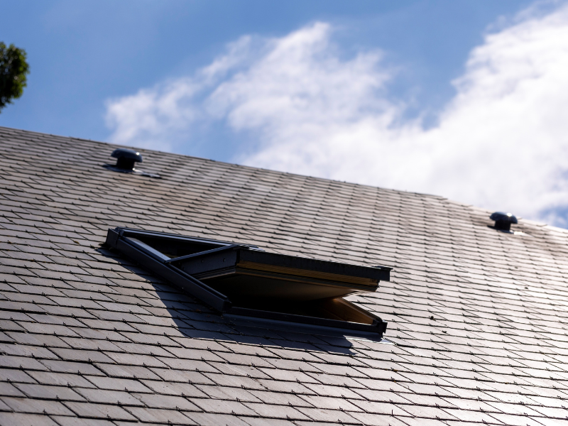 étanchéité autour du Velux Rénov’toitures